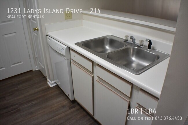 Building Photo - 1231 Ladys Island Dr