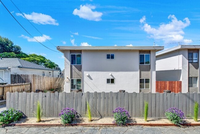 Building Photo - 610 Military E