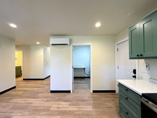 Building Photo - 1201-1203 Atrium Ct