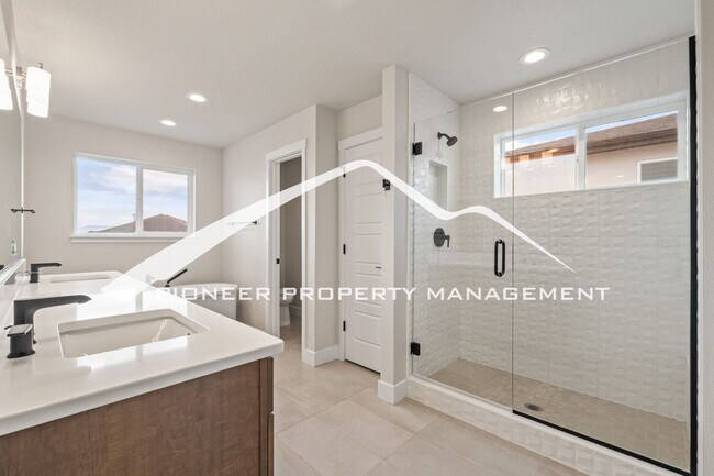 Building Photo - Breathtaking Pikes Peak Views in Desirable Wolf Ranch - 4 bedroom, 3 Full Bath, Office and Loft, ...