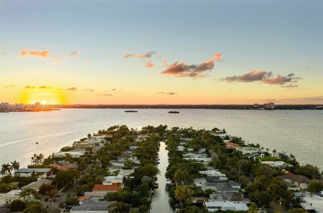 Building Photo - 7975 Biscayne Point Cir