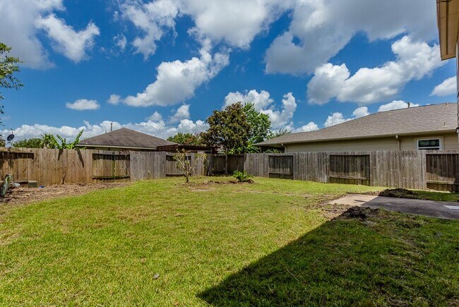 Building Photo - 8438 Resada Park Ln