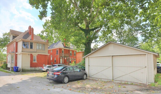 Building Photo - 252-2525 E 18th Ave