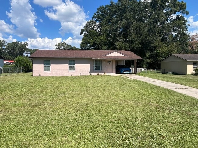 Building Photo - 3/1/1 located in Summerfield