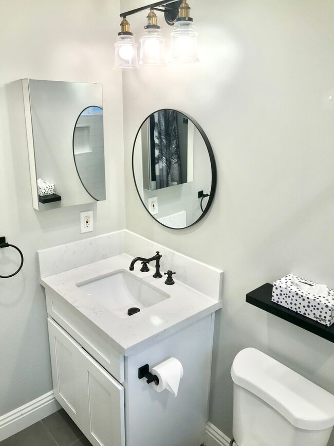 Building Photo - Gorgeous 3 Bedroom 2 Bath Updated House for Lease Near SoFi!