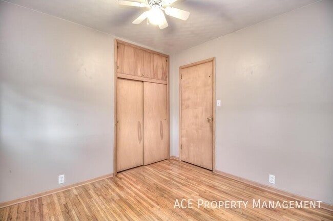Building Photo - 2717 Lawndale Dr