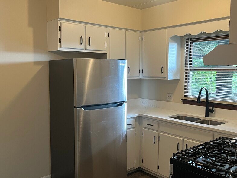 Fridge - 6638 W Windsor Ave