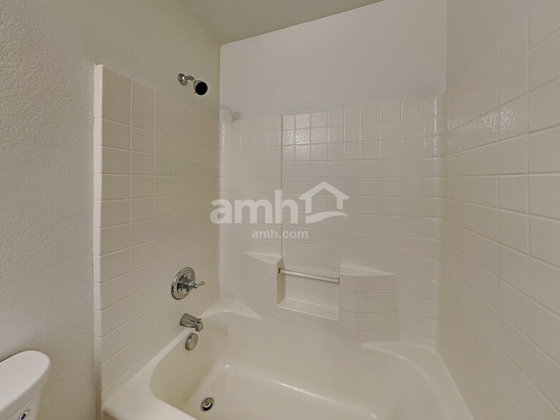 Building Photo - 542 Eresma St