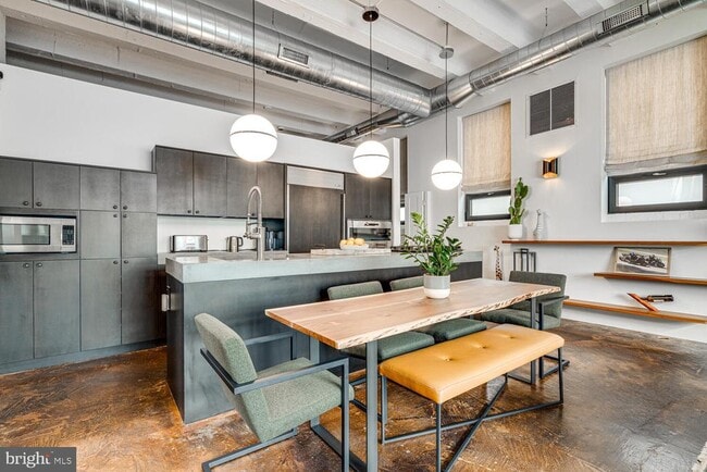 Building Photo - 1413 Swann St NW