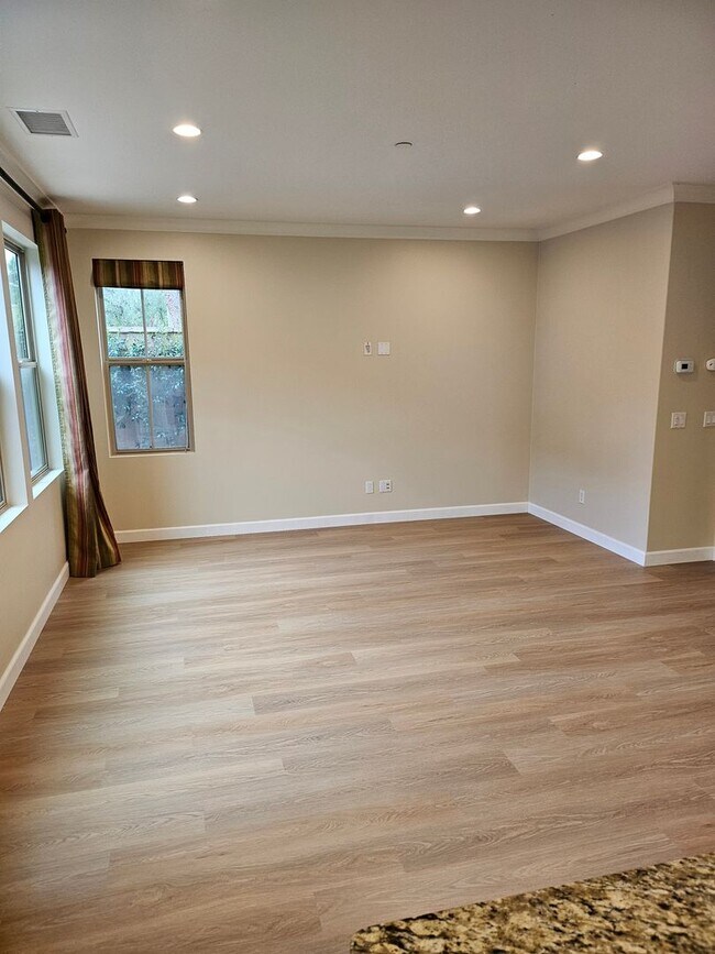 Building Photo - Stonegate detached home!