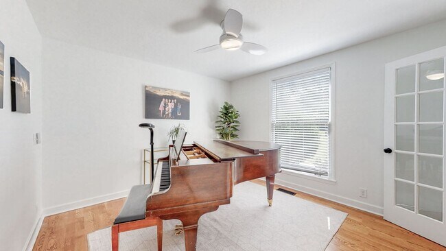 Building Photo - **RENOVATED COLONIAL ON OVER AN ACRE ZONED FOR WILLIAMSON COUNTY BRENTWOOD SCHOOLS**