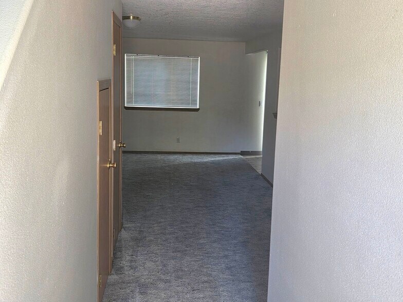 Building Photo - 326 Monmouth Ave S