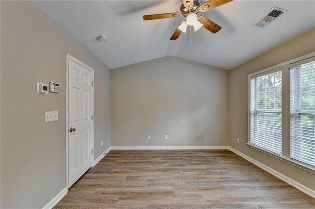 Building Photo - 4005 Edgecomb Dr