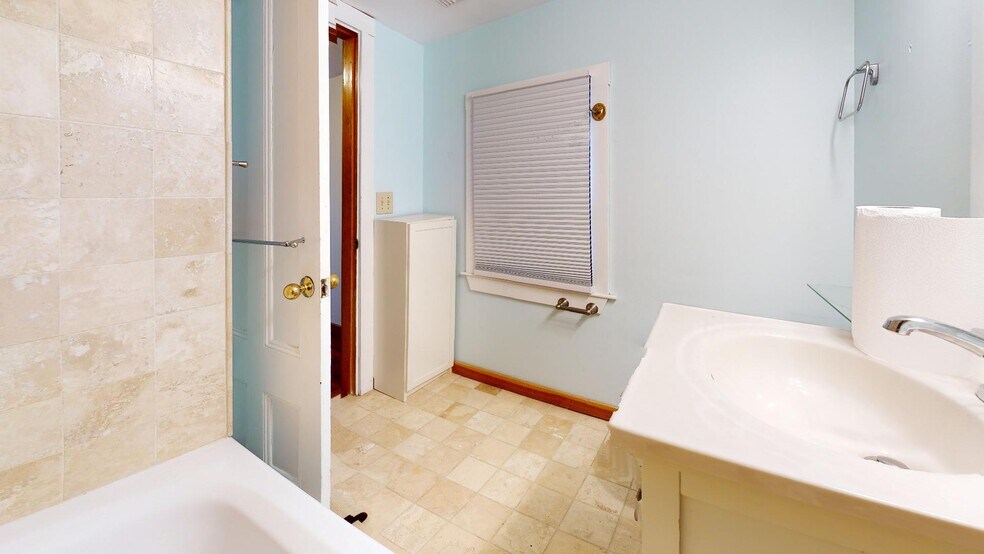 *Pictures are representative samples of the advertised unit. In some cases, the actual units you tou - 20 Winship St