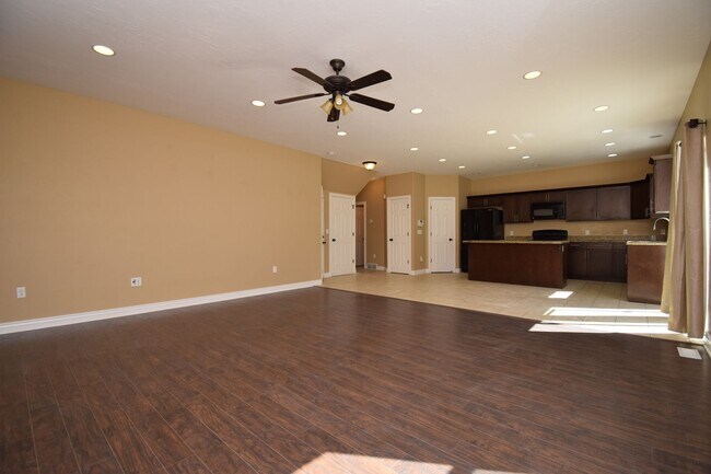 Building Photo - 5 Bed 3.5 Bath House next to TopGolf!!!