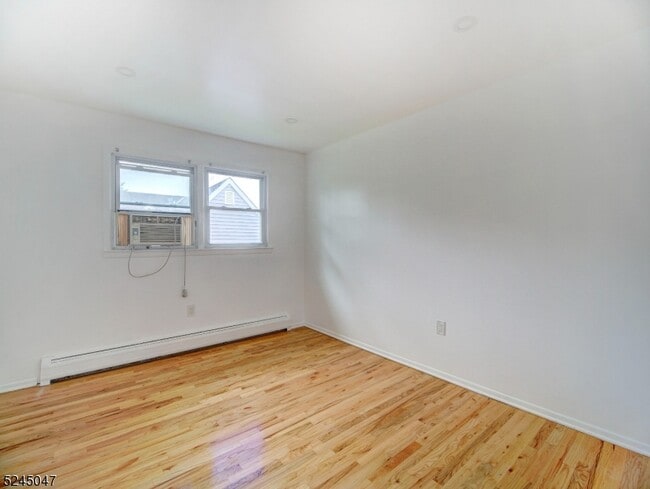 Building Photo - 58 Burnside Ave