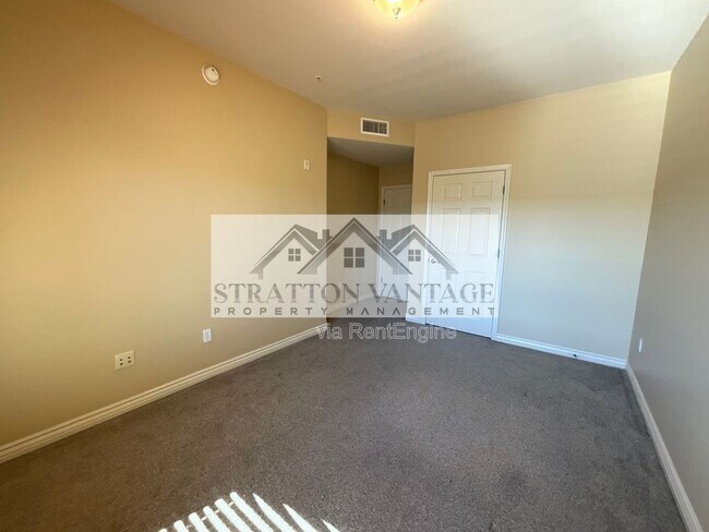 Building Photo - 5350 E Deer Valley Dr