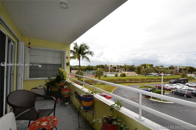 Building Photo - 10765 SW 108th Ave