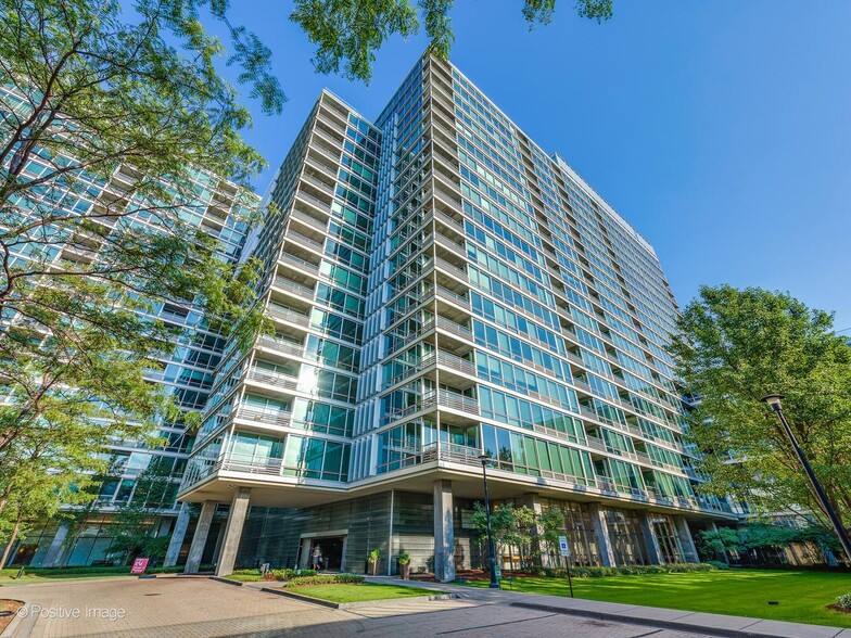 Building Photo - 9715 Woods Dr