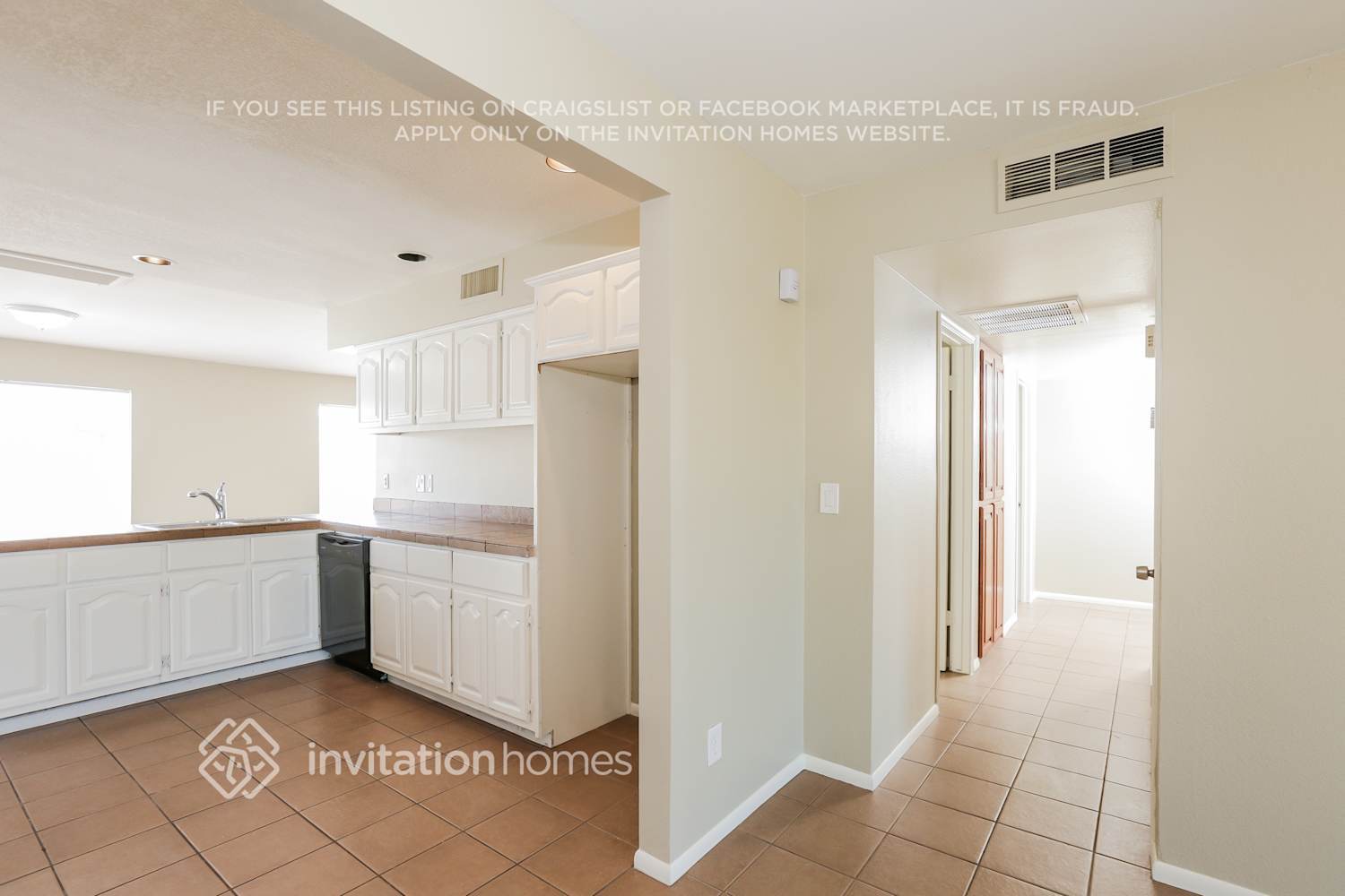 Building Photo - 10902 W Montecito Ave