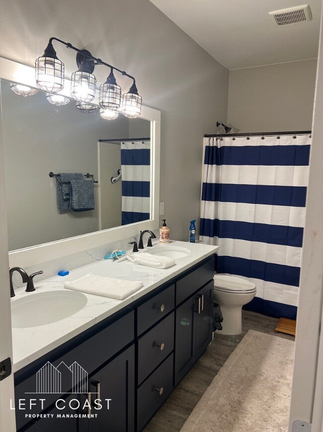 Building Photo - 4154 SE Inlet Ave