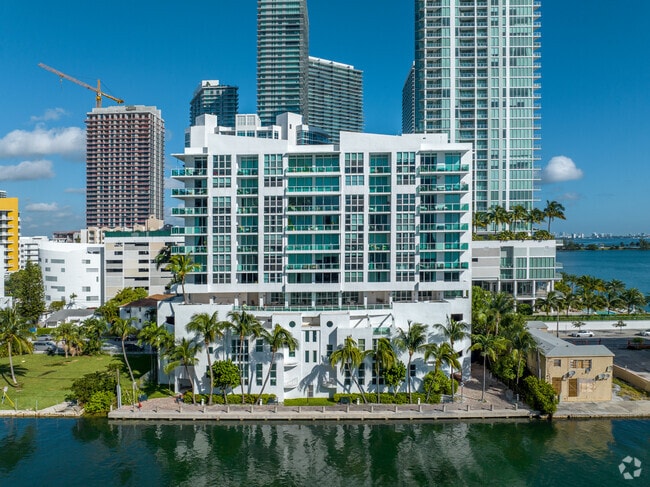 500 NE 29th St Miami, FL 33137 - Moon Bay