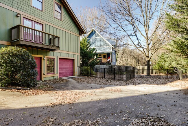 Building Photo - 145 Hendrix Ave