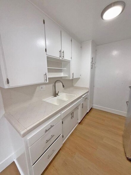 Building Photo - 1330 N Gardner St