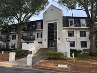 Building Photo - 1308 Pine Heights Dr NE