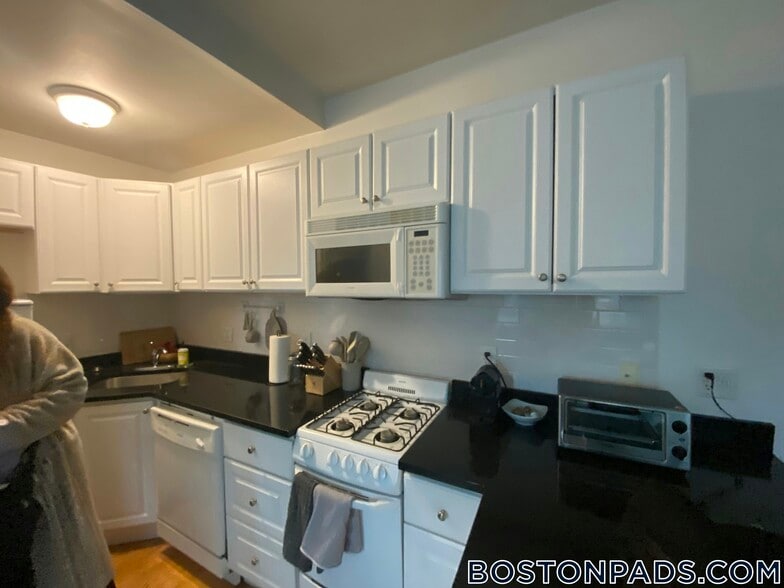 Building Photo - 26 Hemenway St