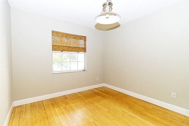 Building Photo - 200 16th St