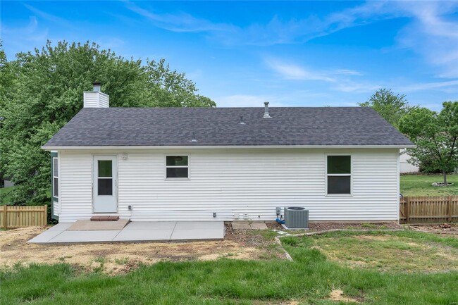 Building Photo - 802 Notre Dame Dr