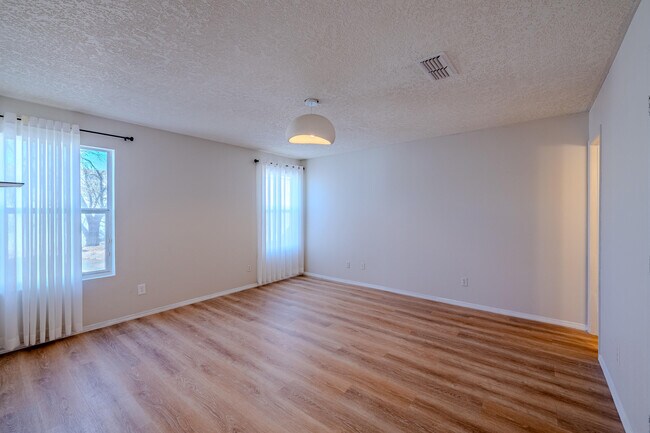 Building Photo - 4031 Cresta Park Ave NW