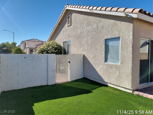 Building Photo - 824 Painted Vista Ave