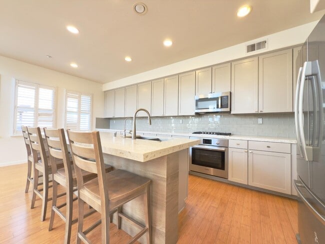 Building Photo - 499 Casselino Dr