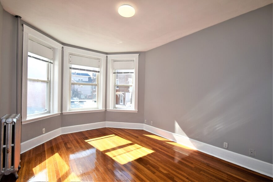 Building Photo - 83 Glenville Ave