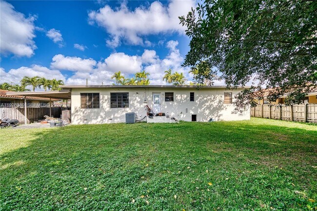 Building Photo - 6550 SW 27th St