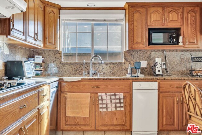 Building Photo - 7121 Arizona Ave