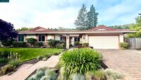 Building Photo - 3941 Campolindo Dr
