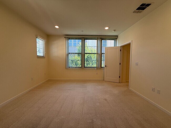 Building Photo - Beautiful North San Jose 4 Bedroom in Desirable Orchard Park Community!