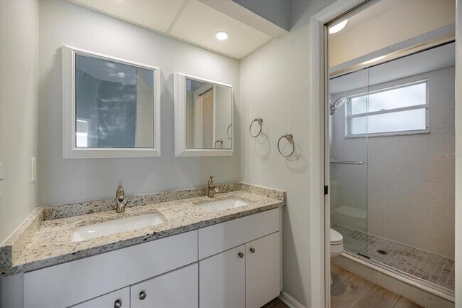 Building Photo - 856 Chatham Dr