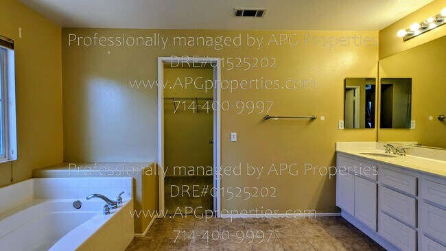 Building Photo - 2439 N Cameo Ct
