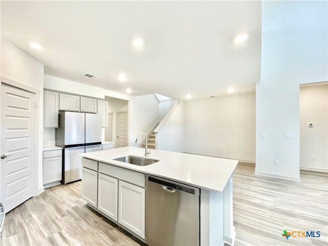 Building Photo - 100 Geminiflora Bend