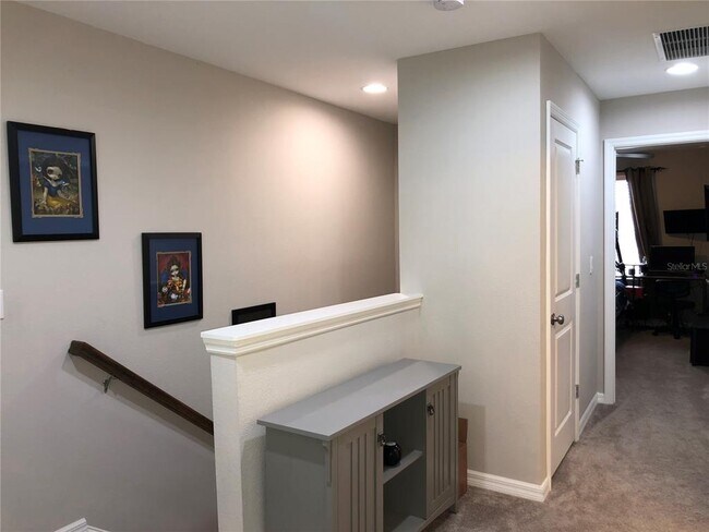 Building Photo - 10549 Oakside Dr