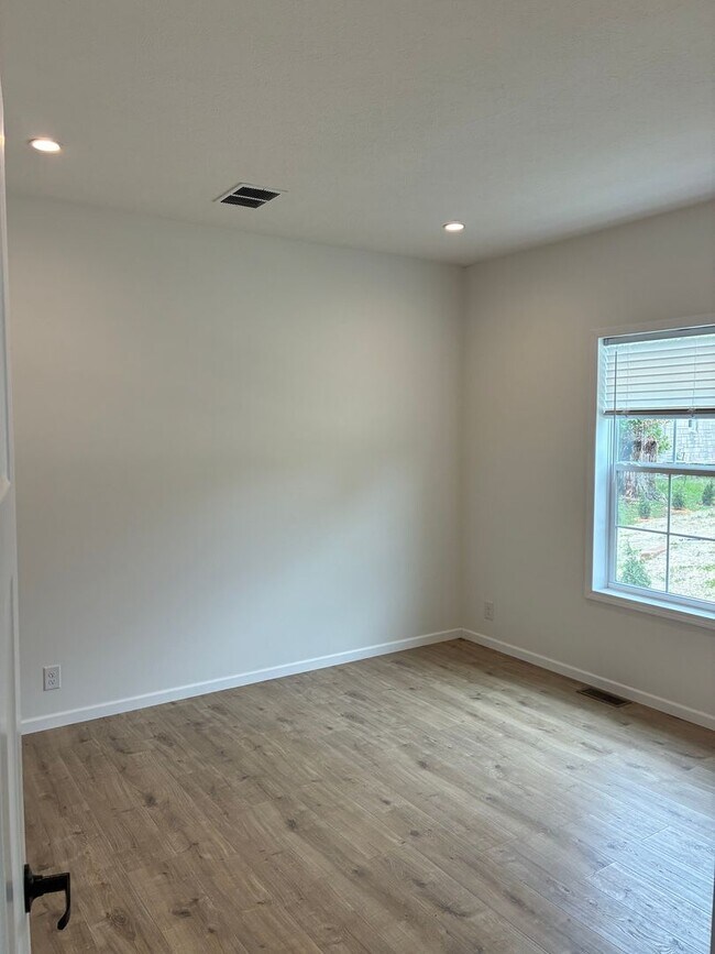 Building Photo - Modern 3 Bedroom 2 Bath House - New Build! Available NOW!
