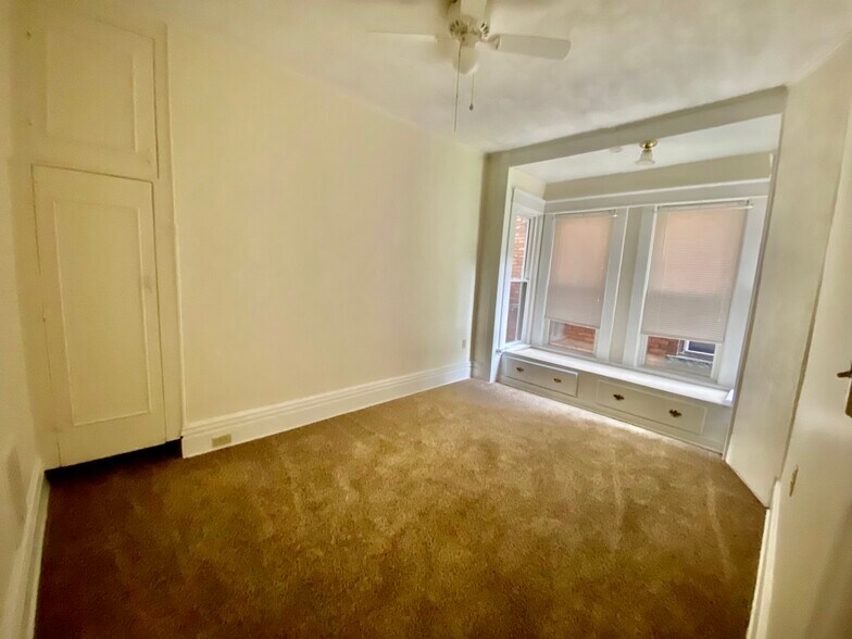 Building Photo - 1063 W 8th St