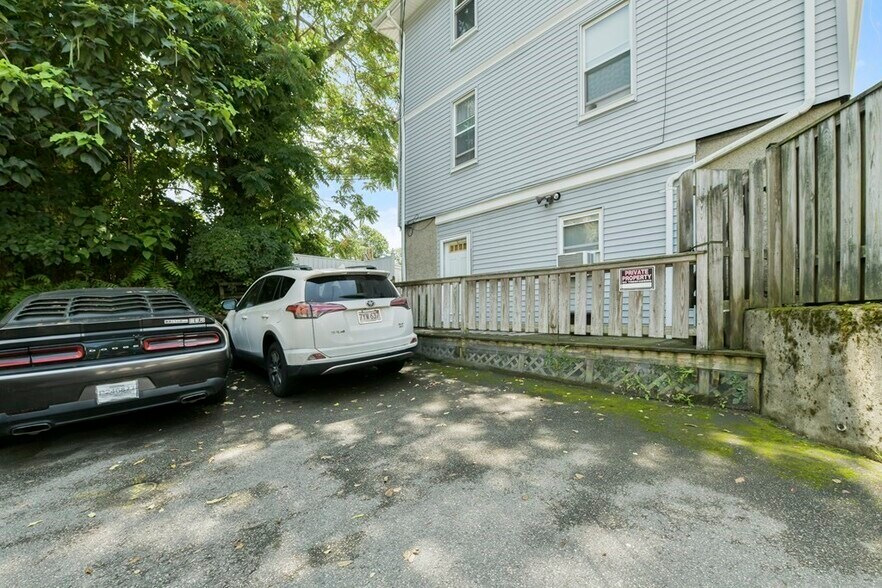 Building Photo - 79 Charlesbank Rd