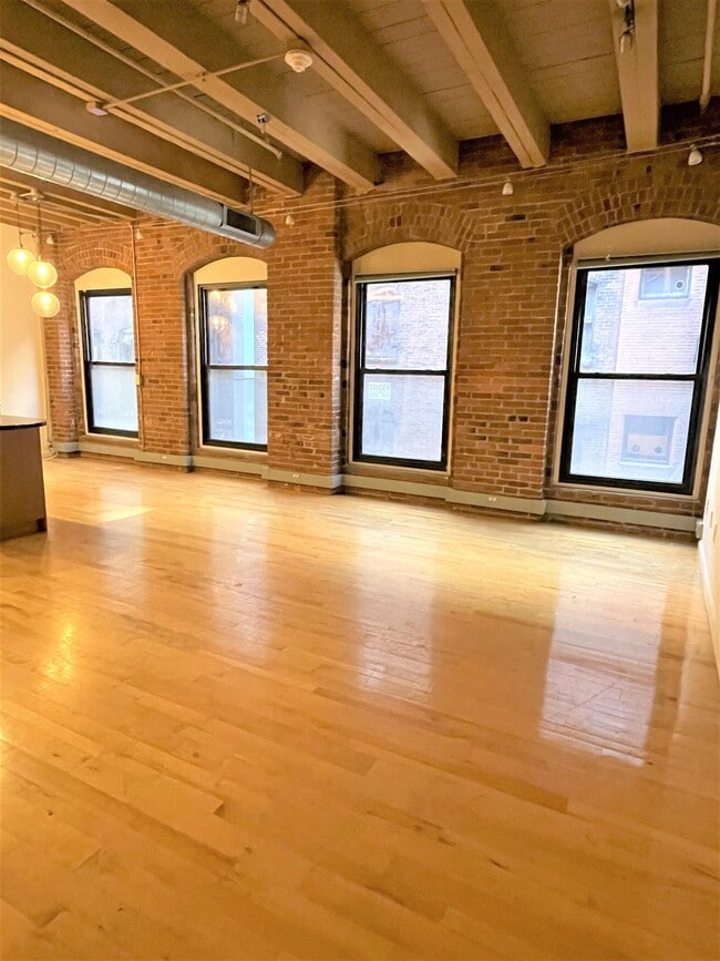 Building Photo - 111 Beach St