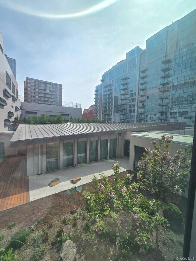 Building Photo - 133-36 37th Ave