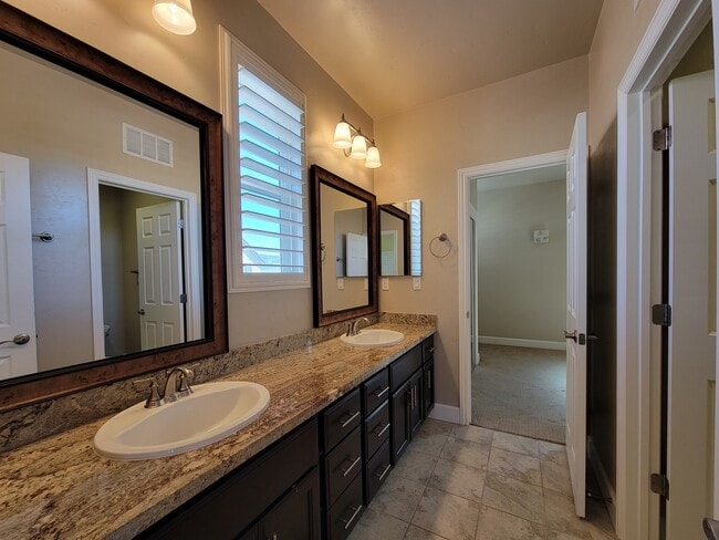 Building Photo - 1609 Bonanza Ln